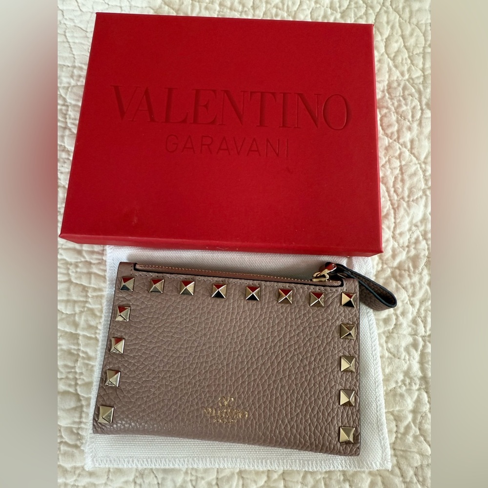 NWT in box Valentino Compact Rockstud Wallet